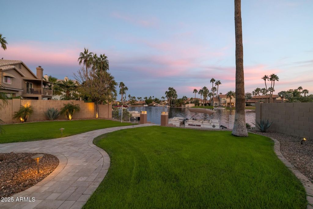 Image 48 of property listing at 919 S PARADISE Drive, Gilbert, AZ 85233