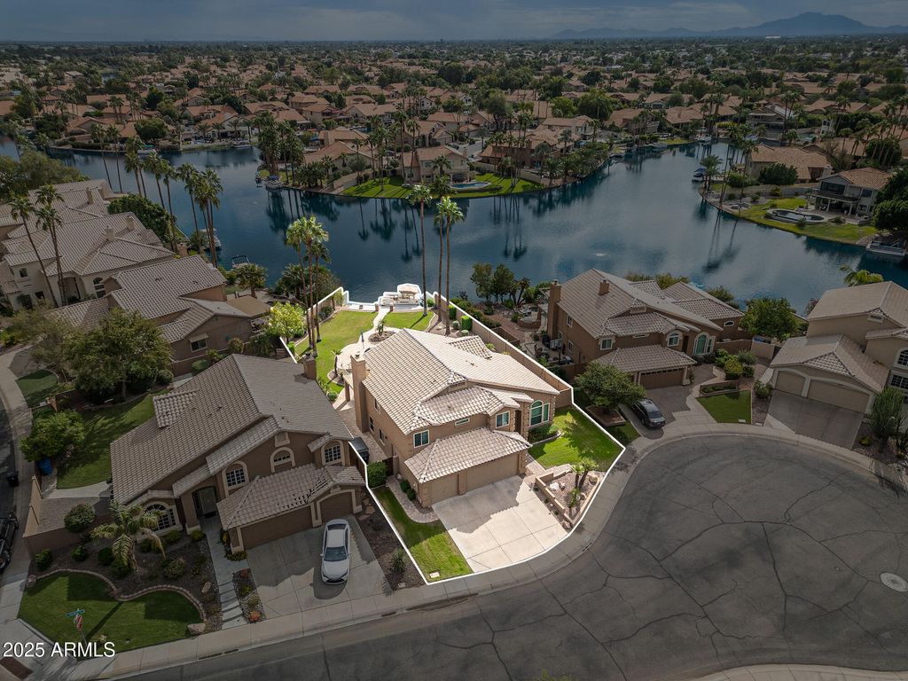 Image 51 of property listing at 919 S PARADISE Drive, Gilbert, AZ 85233