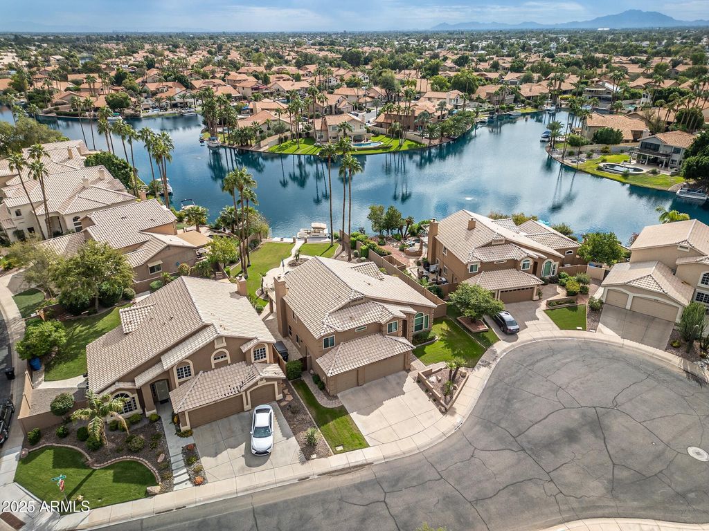 Image 52 of property listing at 919 S PARADISE Drive, Gilbert, AZ 85233