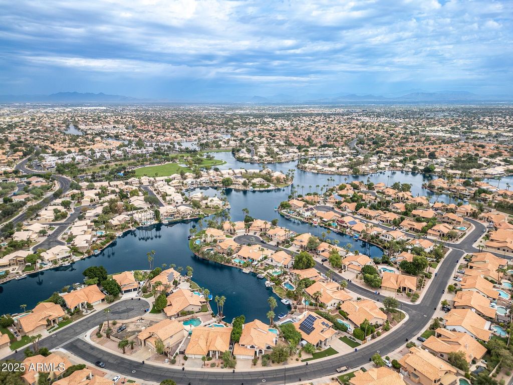 Image 56 of property listing at 919 S PARADISE Drive, Gilbert, AZ 85233
