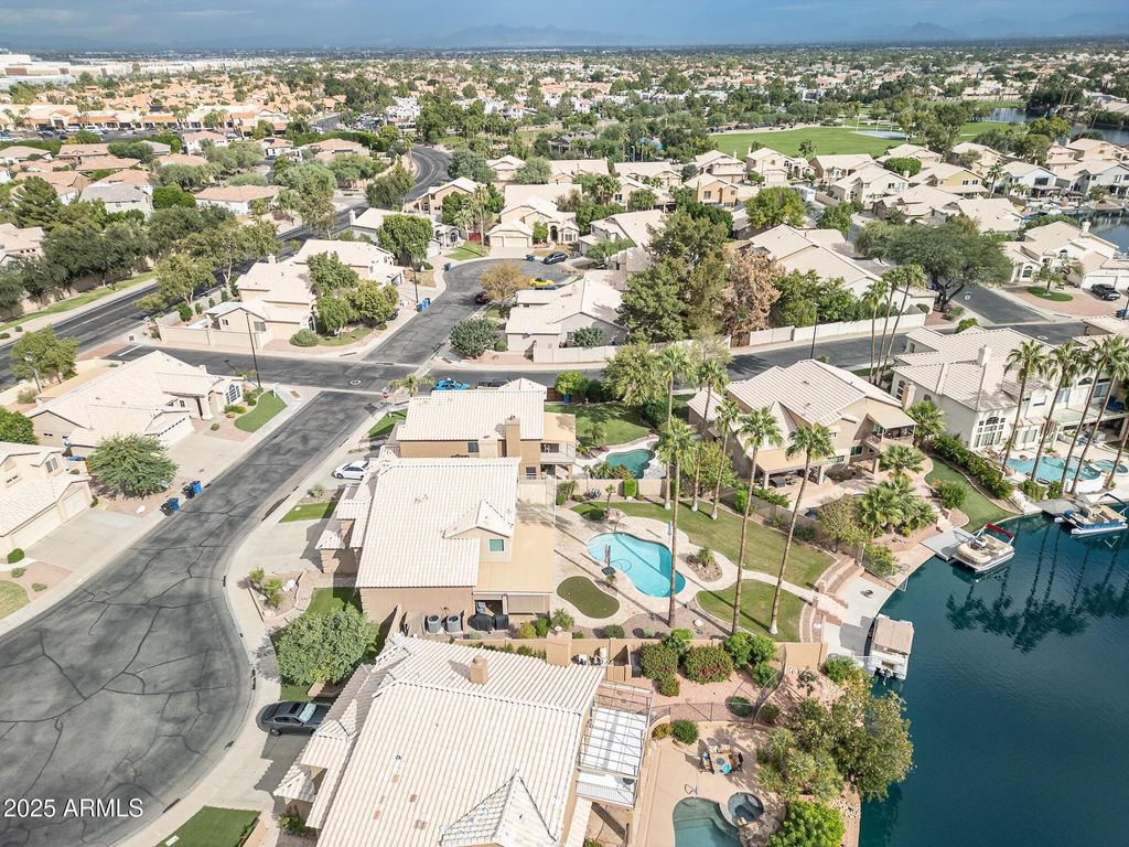 Image 57 of property listing at 919 S PARADISE Drive, Gilbert, AZ 85233