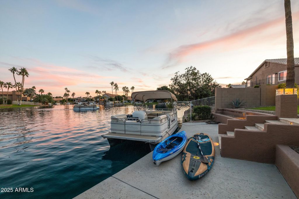 Image 6 of property listing at 919 S PARADISE Drive, Gilbert, AZ 85233