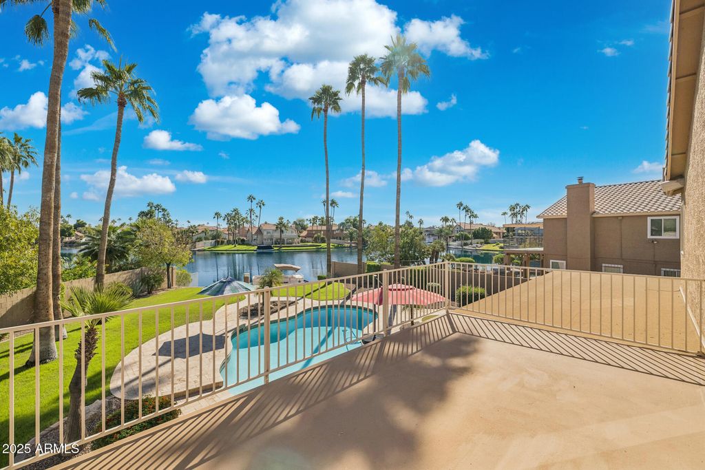 Image 8 of property listing at 919 S PARADISE Drive, Gilbert, AZ 85233