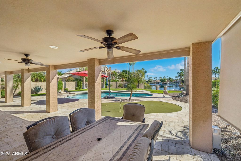 Image 9 of property listing at 919 S PARADISE Drive, Gilbert, AZ 85233