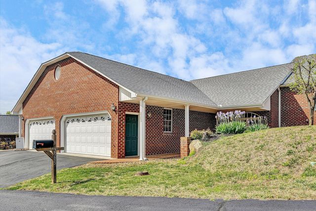 2505 Feather Garden CIR, Vinton, VA 24179