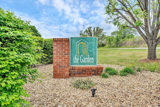 2505 Feather Garden CIR, Vinton, VA 24179