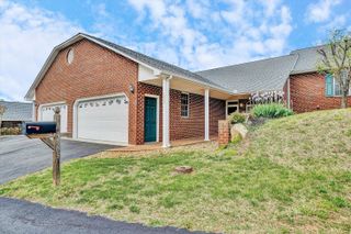2505 Feather Garden CIR, Vinton, VA 24179