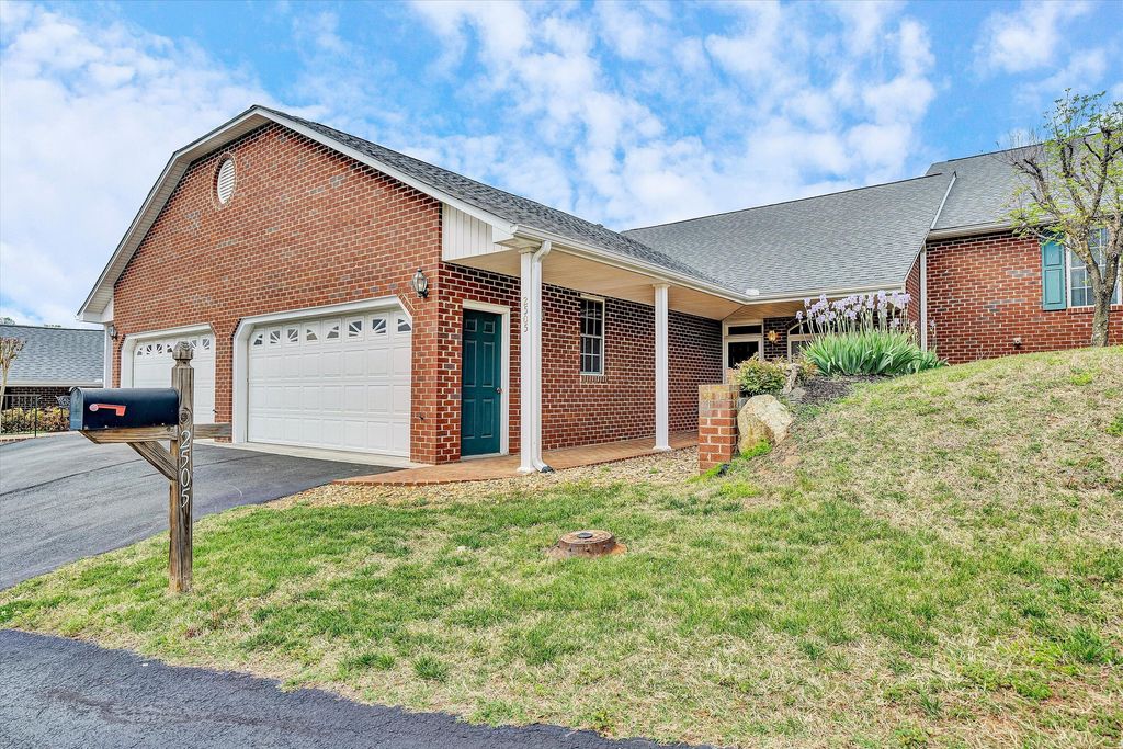 2505 Feather Garden CIR, Vinton, VA 24179