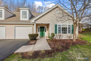 10 Eaton Circle 10, West Hartford, CT 06117