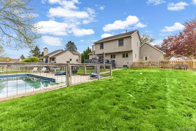 7694 Woodside Place, Waterford, MI 48327