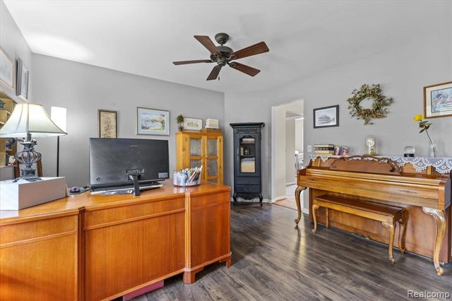 7694 Woodside Place, Waterford, MI 48327