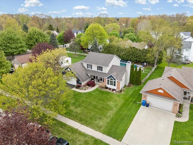 7694 Woodside Place, Waterford, MI 48327