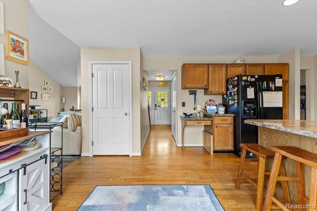 7694 Woodside Place, Waterford, MI 48327