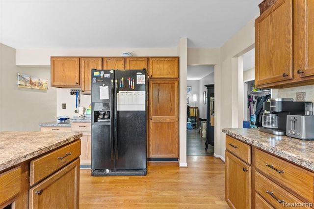 7694 Woodside Place, Waterford, MI 48327