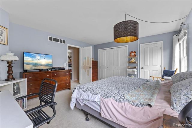 7694 Woodside Place, Waterford, MI 48327