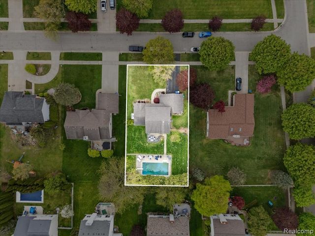 7694 Woodside Place, Waterford, MI 48327