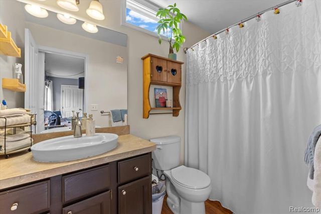 7694 Woodside Place, Waterford, MI 48327