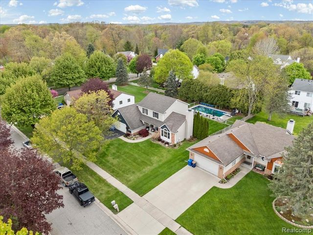 7694 Woodside Place, Waterford, MI 48327