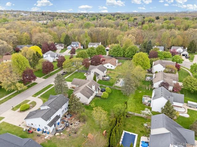 7694 Woodside Place, Waterford, MI 48327
