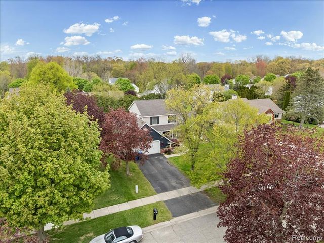 7694 Woodside Place, Waterford, MI 48327