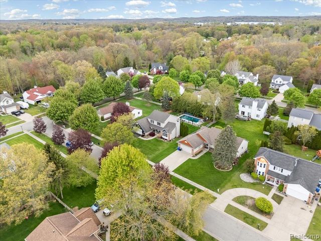 7694 Woodside Place, Waterford, MI 48327