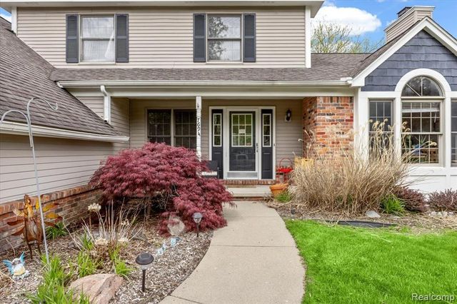 7694 Woodside Place, Waterford, MI 48327