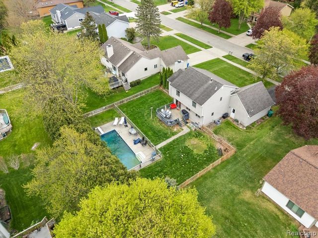 7694 Woodside Place, Waterford, MI 48327