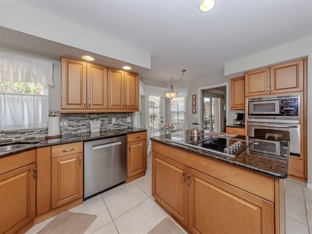 525 CLUBSIDE CIRCLE 53, Venice, FL 34293