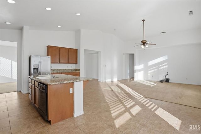 12005 Blanket Flower Drive, Bakersfield, CA 93311