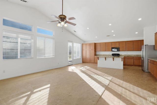 12005 Blanket Flower Drive, Bakersfield, CA 93311