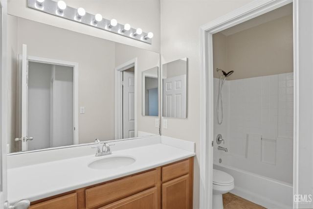 12005 Blanket Flower Drive, Bakersfield, CA 93311