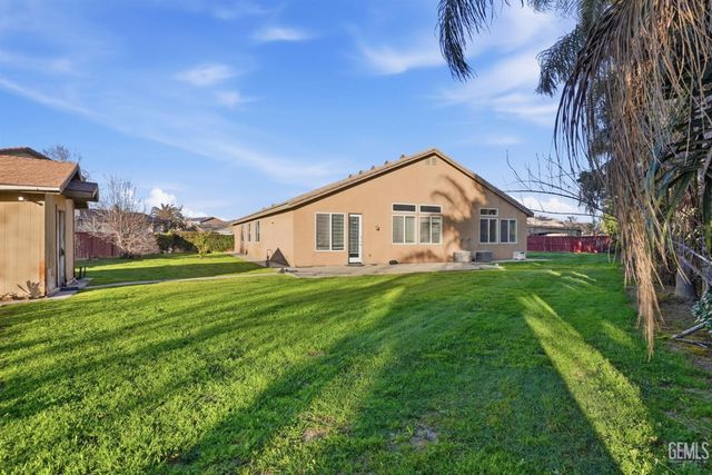 12005 Blanket Flower Drive, Bakersfield, CA 93311