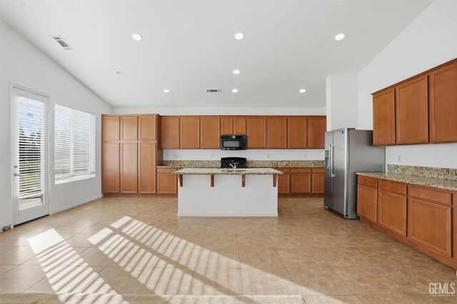 12005 Blanket Flower Drive, Bakersfield, CA 93311