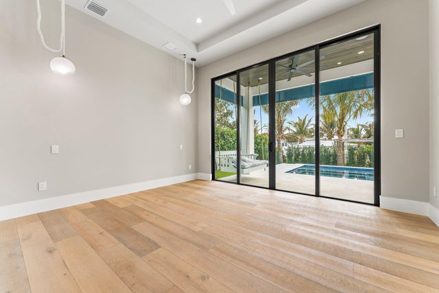 24 Leeward Circle, Tequesta, FL 33469