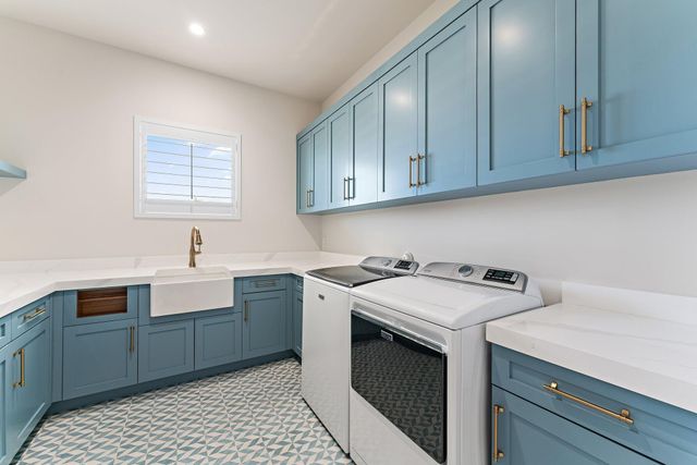 24 Leeward Circle, Tequesta, FL 33469