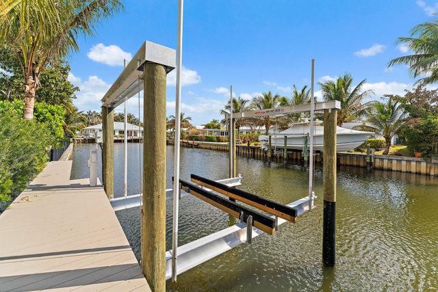 24 Leeward Circle, Tequesta, FL 33469