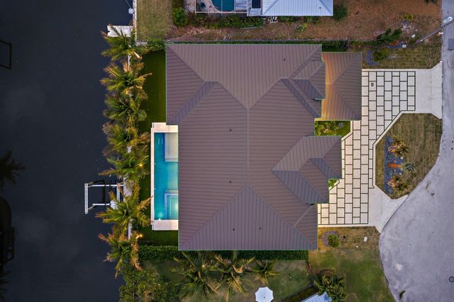 24 Leeward Circle, Tequesta, FL 33469