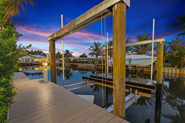 24 Leeward Circle, Tequesta, FL 33469