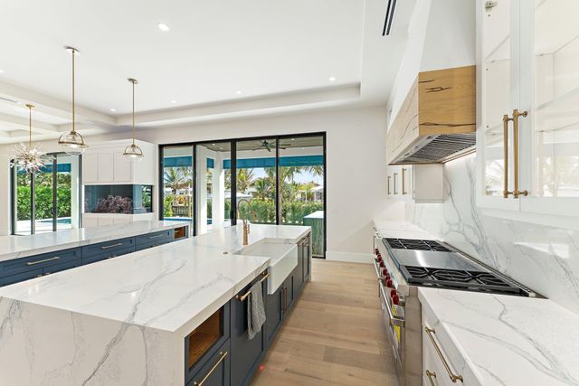 24 Leeward Circle, Tequesta, FL 33469