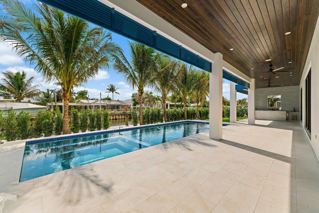 24 Leeward Circle, Tequesta, FL 33469