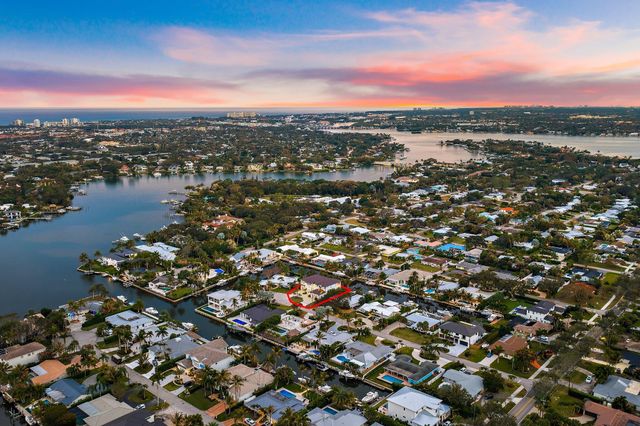 24 Leeward Circle, Tequesta, FL 33469