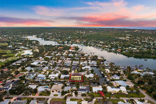 24 Leeward Circle, Tequesta, FL 33469