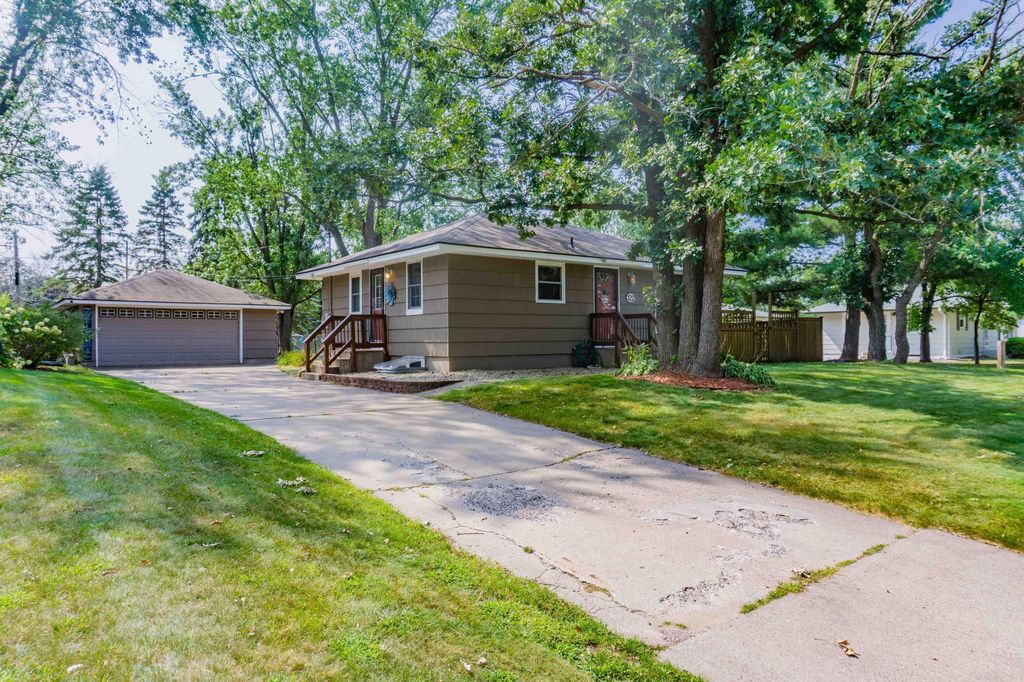 122 106th Avenue NW, Coon Rapids, MN 55448