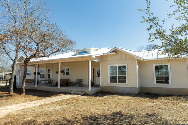 461 County Road 6723, Natalia, TX 78059