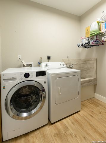 461 County Road 6723, Natalia, TX 78059