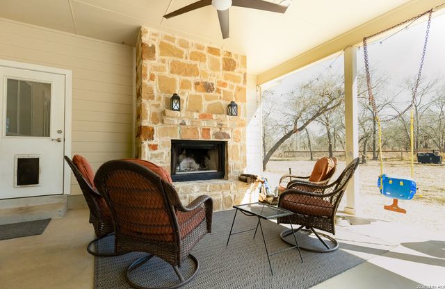 461 County Road 6723, Natalia, TX 78059