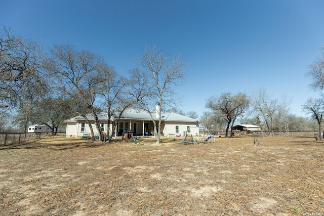 461 County Road 6723, Natalia, TX 78059