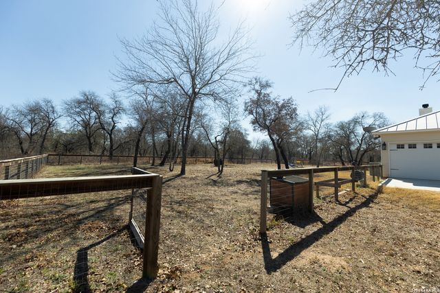 461 County Road 6723, Natalia, TX 78059