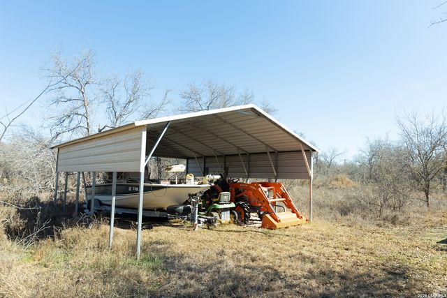 461 County Road 6723, Natalia, TX 78059