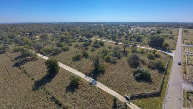 461 County Road 6723, Natalia, TX 78059